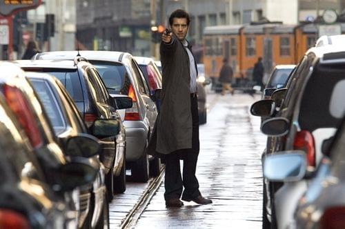 ザ・バンク 堕ちた巨像