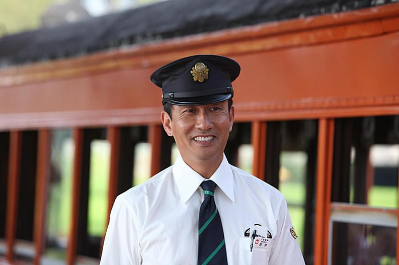 RAILWAYS 49歳で電車の運転士になった男の物語 : 作品情報・キャスト