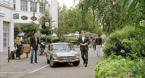 引き裂かれた女