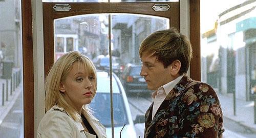 引き裂かれた女