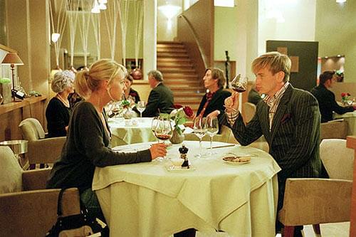 引き裂かれた女