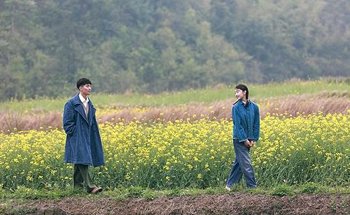 サンザシの樹の下で