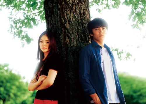 見えないほどの遠くの空を