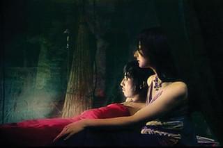 モスリン橋の、袂に潜む