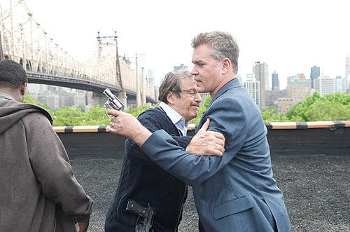 レイ・リオッタの「陰謀の代償 N.Y.コンフィデンシャル」の画像