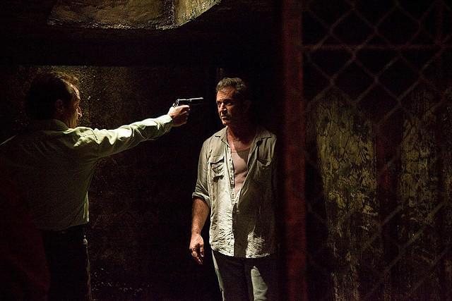 メル・ギブソンの「キック・オーバー」の画像