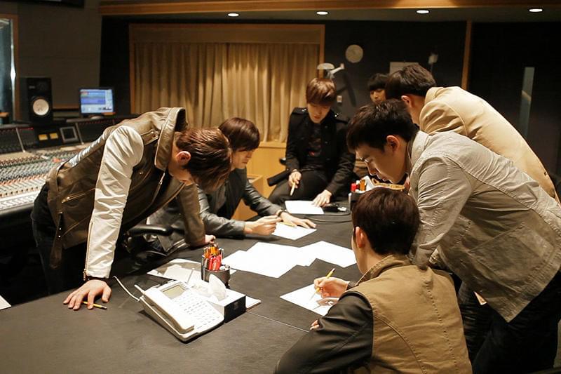 Beyond the ONEDAY～Story of 2PM&2AM～　DVD Amazon.com: Movie (Documentary) - Beyond The Oneday Story Of 2P