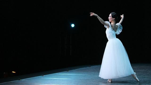 草刈民代 最後の“ジゼル”