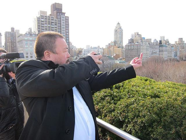 アイ・ウェイウェイは謝らない