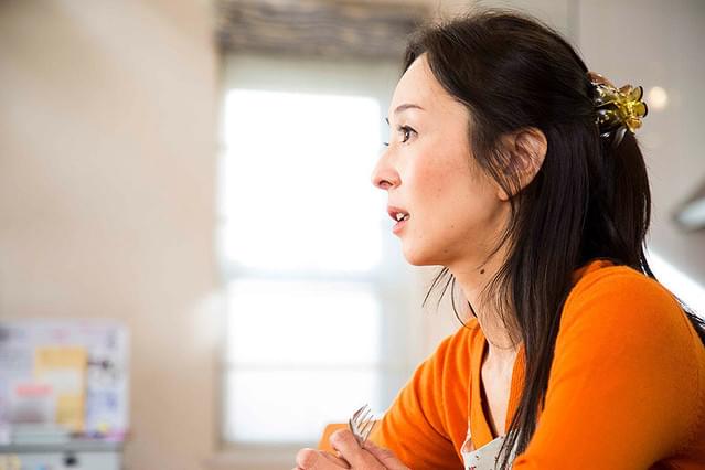 連結部分は電車が揺れる 妻の顔にもどれない