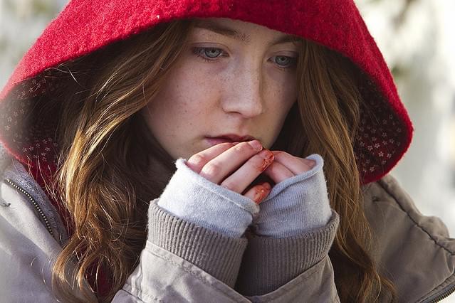 本編映像：シアーシャ・ローナンのピアノ演奏シーン