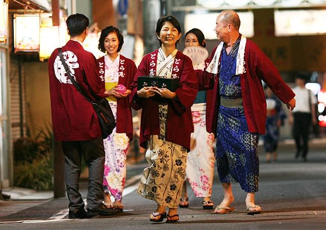 六月燈の三姉妹