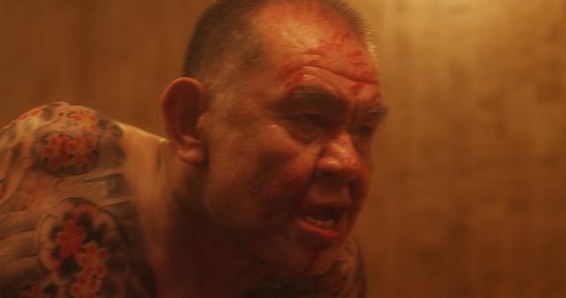 渡辺哲の「小指ラプソディ」の画像