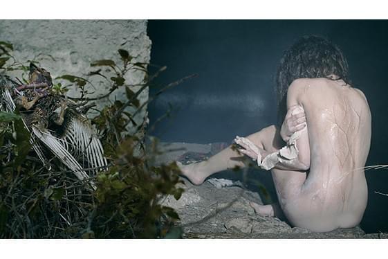 モンスター 変身する美女