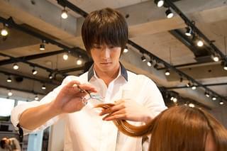 鏡の中の笑顔たちの予告編・動画