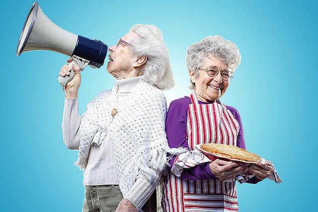 マイケル・ムーア監督とシャーリー＆ヒンダ対面映像