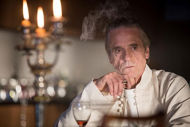 ジェレミー・アイアンズの「ハイ・ライズ」の画像