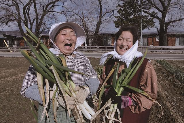 飯舘村の母ちゃんたち 土とともに