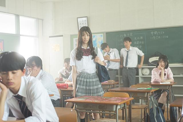 足立梨花の「傷だらけの悪魔」の画像