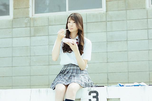 足立梨花の「傷だらけの悪魔」の画像