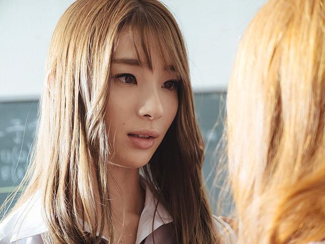 足立梨花の「傷だらけの悪魔」の画像