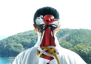 映像歳時記 鳥居をくぐり抜けて風