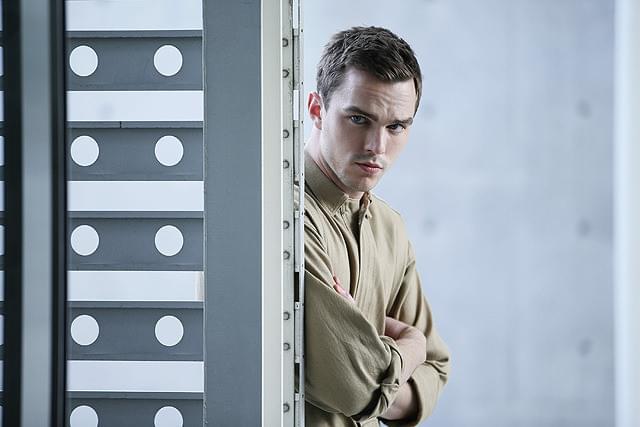 ニコラス・ホルトの「ロスト・エモーション」の画像