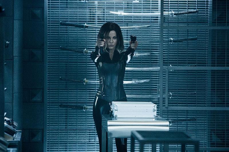 お値下げ　入手困難　貴重　レア　Movies universe 映画　辞典歴史 アンダーワールド ブラッド・ウォーズ : 作品情報・キャスト・あらすじ