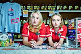 コンビニ・ウォーズ バイトJK VS ミニナチ軍団