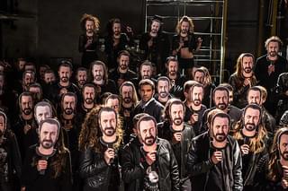 やつらって、誰？