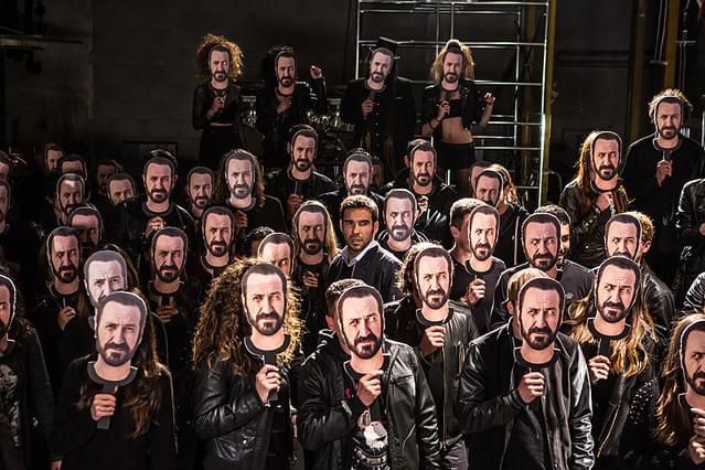 やつらって、誰？