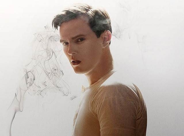 ニコラス・ホルトの「ライ麦畑の反逆児 ひとりぼっちのサリンジャー」の画像