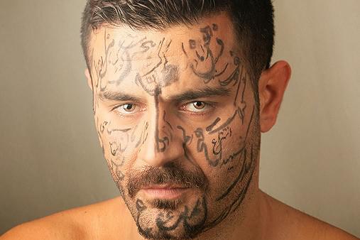 神は眠るが、我は歌う