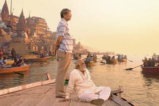 ガンジスに還るの映画評論『インド流〈人生の終い方〉を確かな映画術で感性豊かな家族物語に昇華させた20代監督』