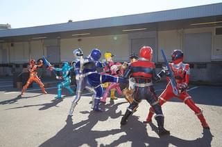 宇宙戦隊キュウレンジャーVSスペース・スクワッドの予告編・動画