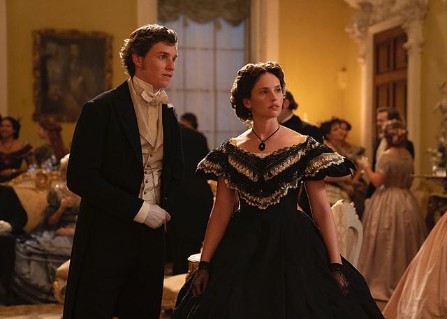 エディ・レッドメインの「イントゥ・ザ・スカイ 気球で未来を変えたふたり」の画像