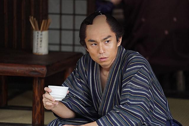 中尾明慶の「雨の首ふり坂」の画像