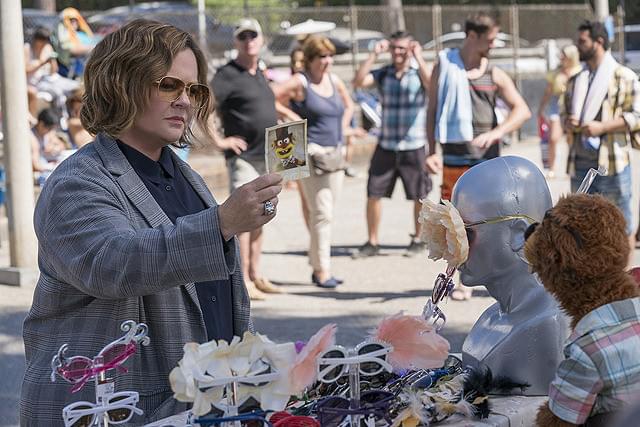 メリッサ・マッカーシーの「パペット大騒査線 追憶の紫影（パープル・シャドー）」の画像