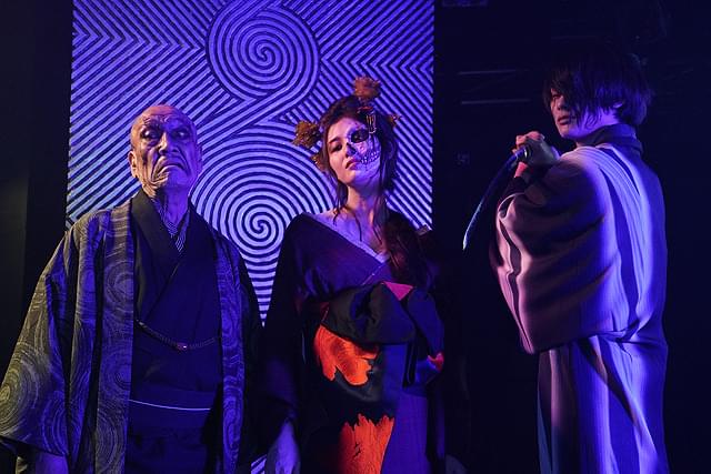 麿赤兒の「地獄少女」の画像