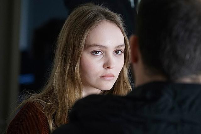 リリー＝ローズ・デップの「パリの恋人たち」の画像