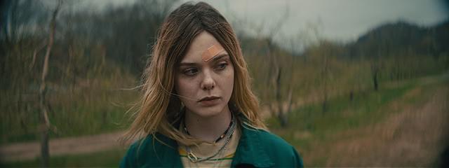 エル・ファニングの「孤独なふりした世界で」の画像