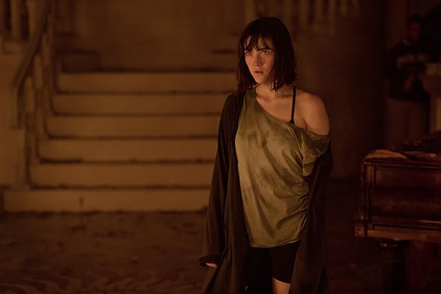 イザベル・ファーマンの「ダーク・スクール」の画像