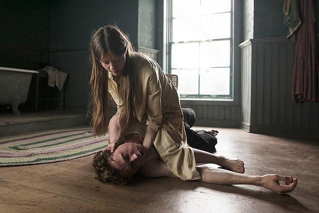 ミア・ゴスの「マローボーン家の掟」の画像