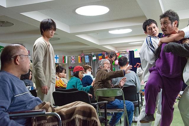 綾野剛の「閉鎖病棟 それぞれの朝」の画像