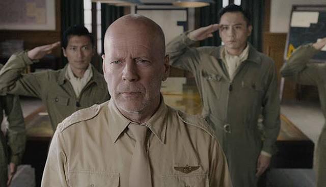 ブルース・ウィリスの「エア・ストライク」の画像