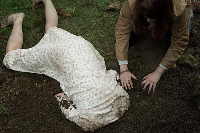 ホール・イン・ザ・グラウンド