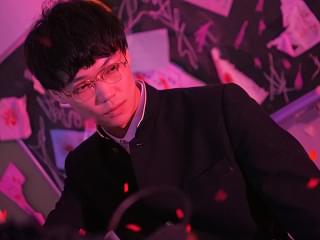 ファンファーレが鳴り響く