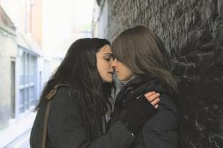 ロニートとエスティ 彼女たちの選択の予告編・動画