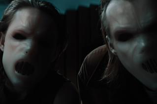 フィードバックの予告編・動画