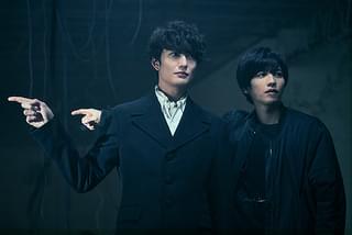 さんかく窓の外側は夜